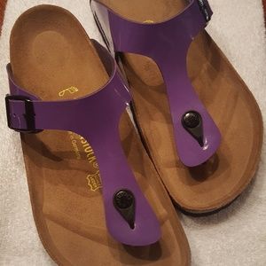 NWOT Birkenstock Gizeh in Purple Patent
